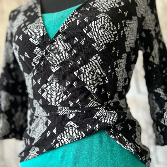 3/4 Bell Sleeves Cropped Shrug Bolero Cardigan Xhilaration Black and White Boho - Picture 7 of 12